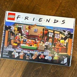 LEGO Friends Central Perk NWT(factory sealed)